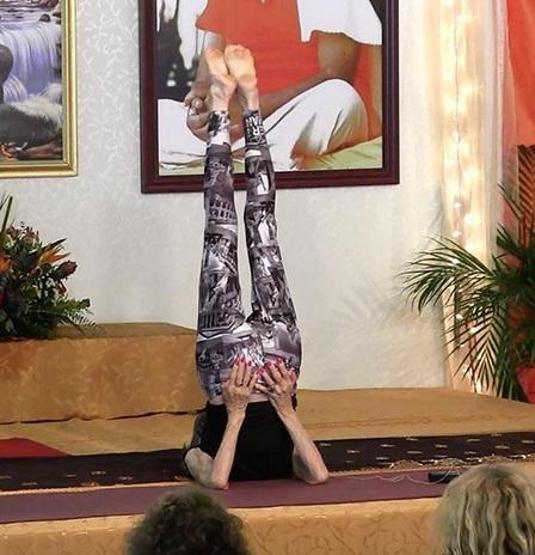 İşte dünyanın en yaşlı yoga eğitmeninden uzun ve sağlıklı yaşamanın sırrı