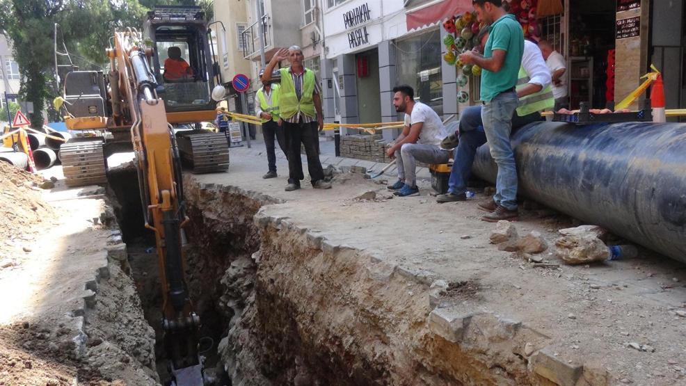 İçme suyu şebekesinden anıt mezar çıktı