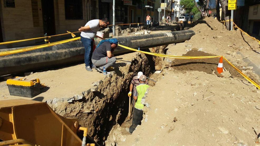 İçme suyu şebekesinden anıt mezar çıktı