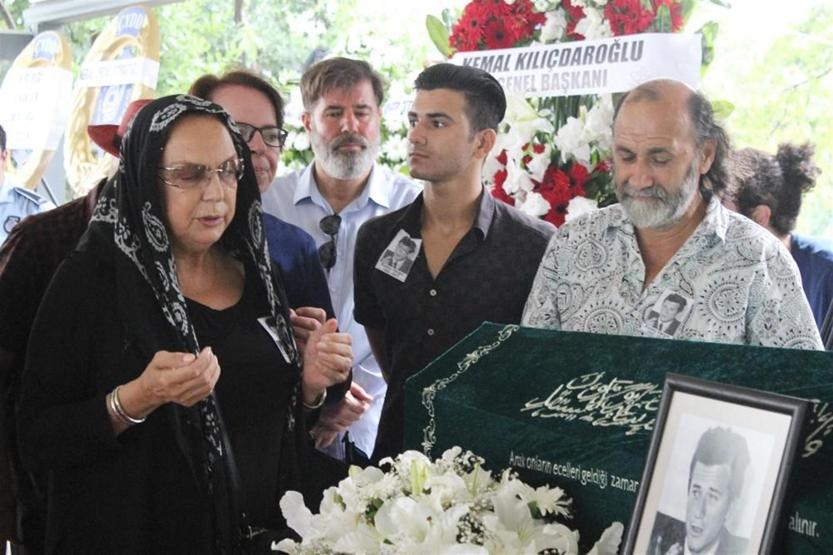 Usta sanatçı son yolculuğuna uğurlandı