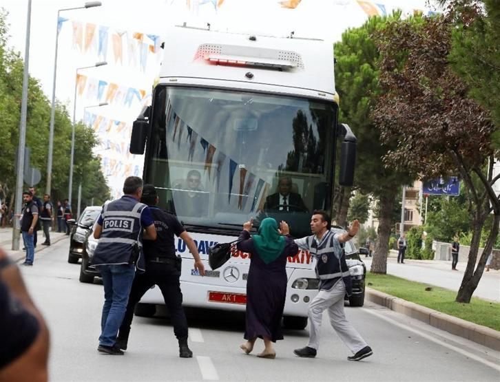Cumhurbaşkanıyla konuşmak istedi, yanlış otobüsün önüne atladı