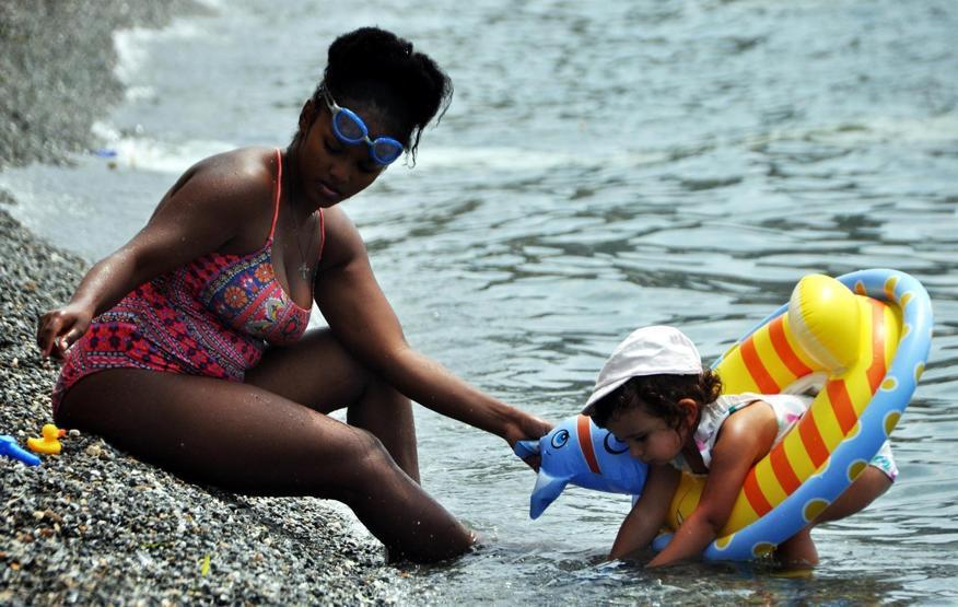 Bodrum sahilleri turist akınına uğruyor