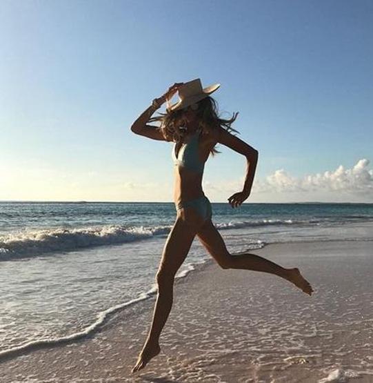 İşte 53 yaşındaki modelin fit vücudunun sırrı