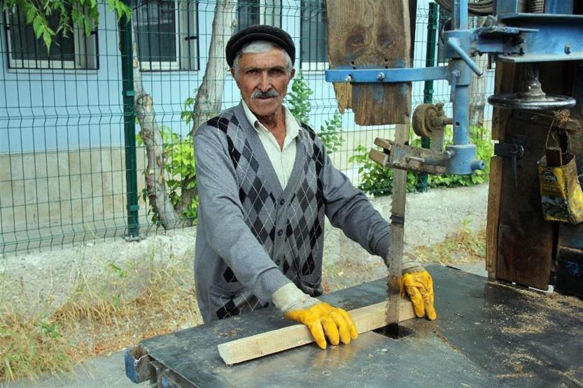 Bu araç su çekerken, odun da kesebiliyor