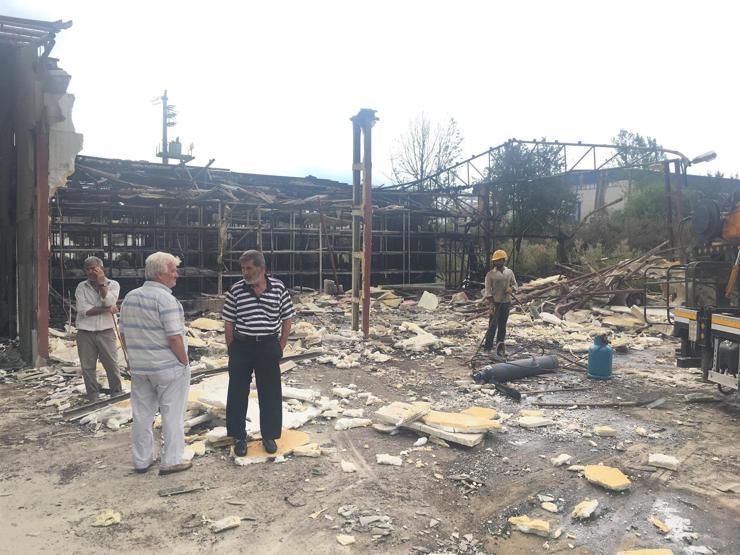 Mantar fabrikası küle döndü