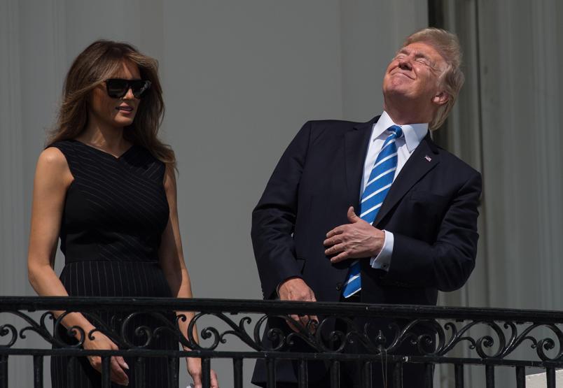 Trumpın güneş tutulması görüntüleri sosyal medyayı salladı