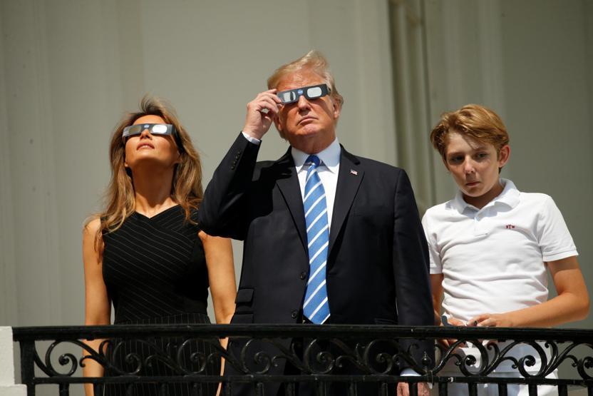 Trumpın güneş tutulması görüntüleri sosyal medyayı salladı