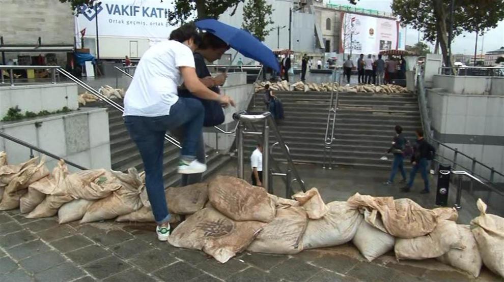 İstanbulda alt geçitlere kum torbasıyla sağanak yağmur önlemi