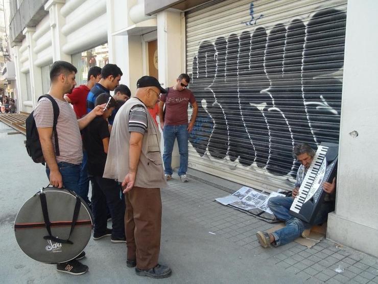 Yeşilçamın 38 yıllık figüranı sokaklarda yaşam mücadelesi veriyor