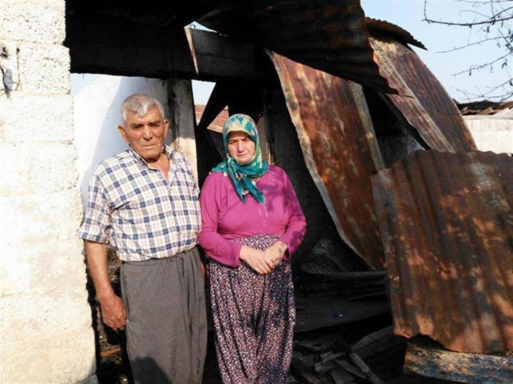 Evleri yanınca çay ocağında yaşamaya başladılar