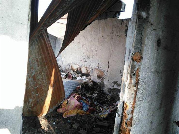 Evleri yanınca çay ocağında yaşamaya başladılar