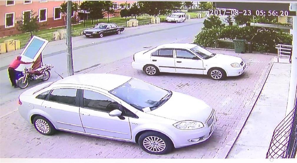 Hayrete düşüren olay: Apartmanın giriş kapısını çaldı