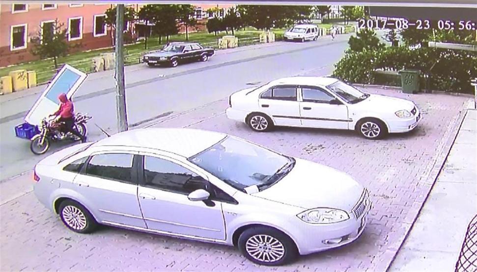 Hayrete düşüren olay: Apartmanın giriş kapısını çaldı