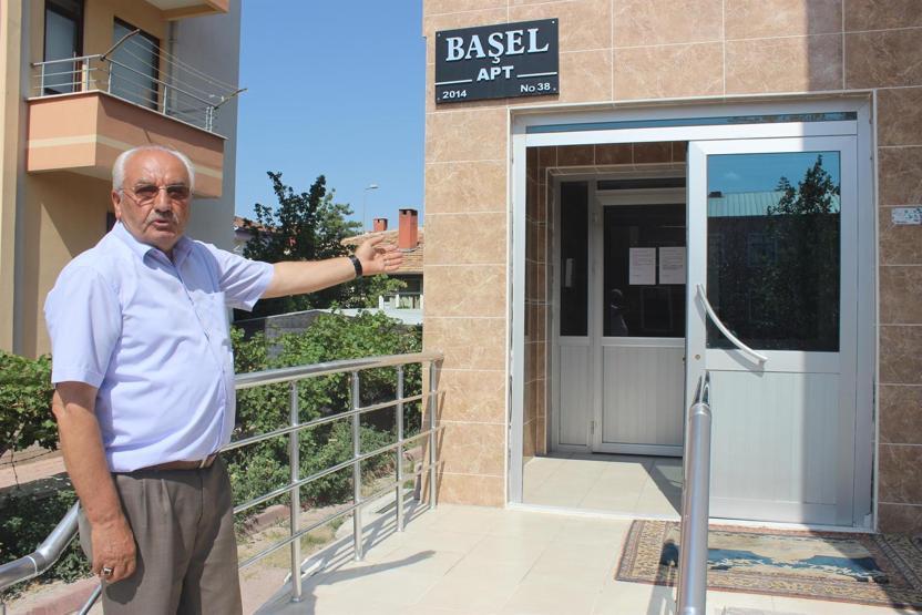 Hayrete düşüren olay: Apartmanın giriş kapısını çaldı