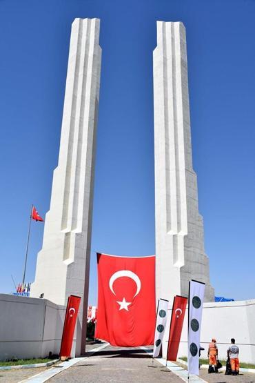 Malazgirtin zaferini kutlamak için otağ kurdular