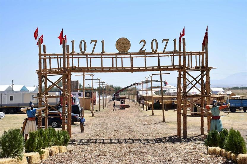 Malazgirtin zaferini kutlamak için otağ kurdular