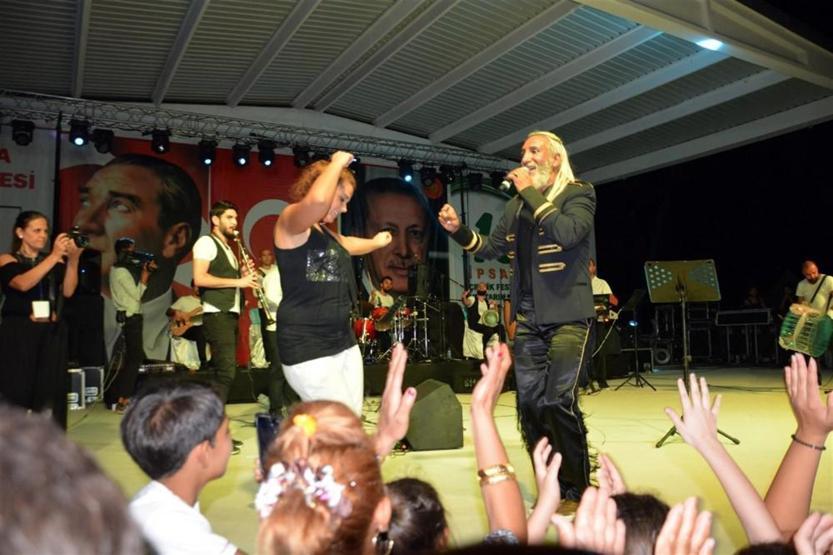 Tarık Mengüç hayranları soluğu sahnede aldı