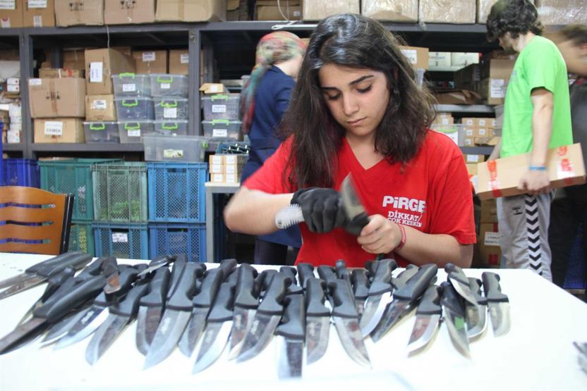 Acemi kasaplar kendilerini kesmesin diye bıçak geliştirdiler
