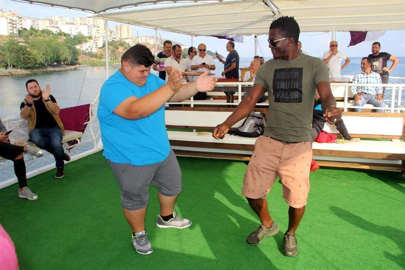 Alanzinho ve Bangura Sinopta tekne turuna çıktı