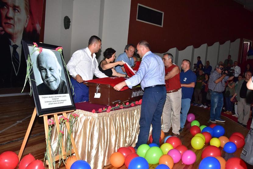 Muzaffer İzgü’ye saygı töreni düzenlendi
