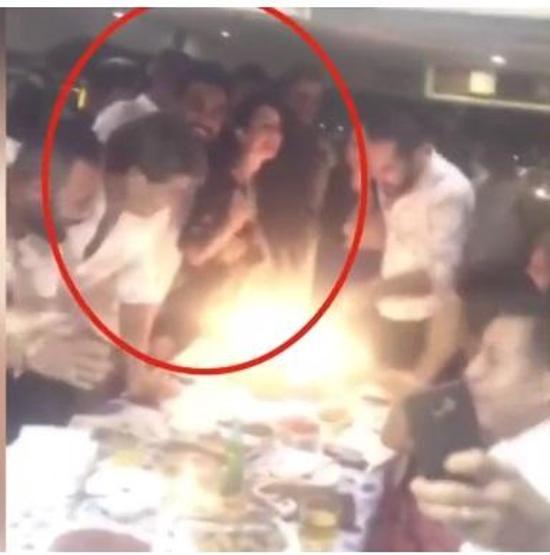 Vatan Şaşmaz 3 gün önce Filiz Aker’in yeğeniyle eğlenmiş