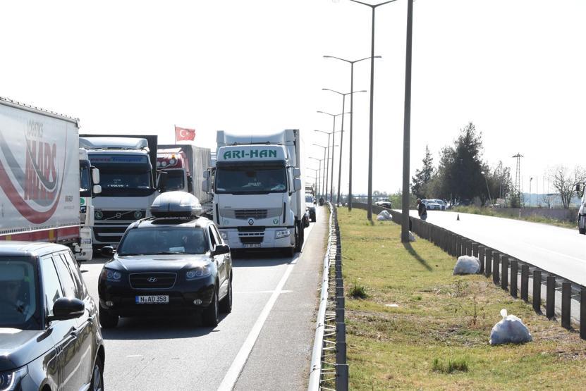 Gurbetçilerin geride bıraktığı çöpler toplandı