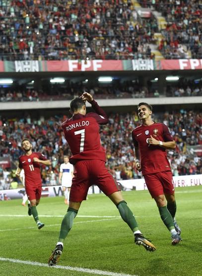Ronaldo yine tarihe geçti