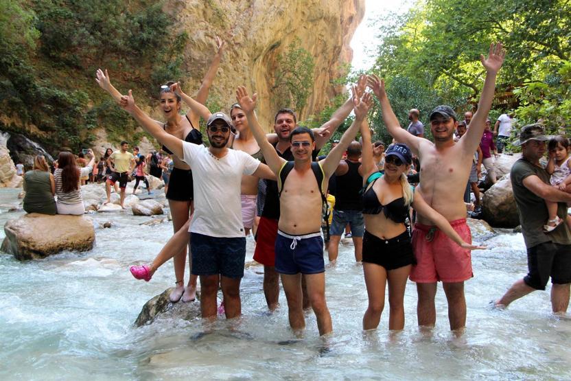 Dünyaca ünlü kanyonda bayram izdihamı: 9 günde 50 bin kişi