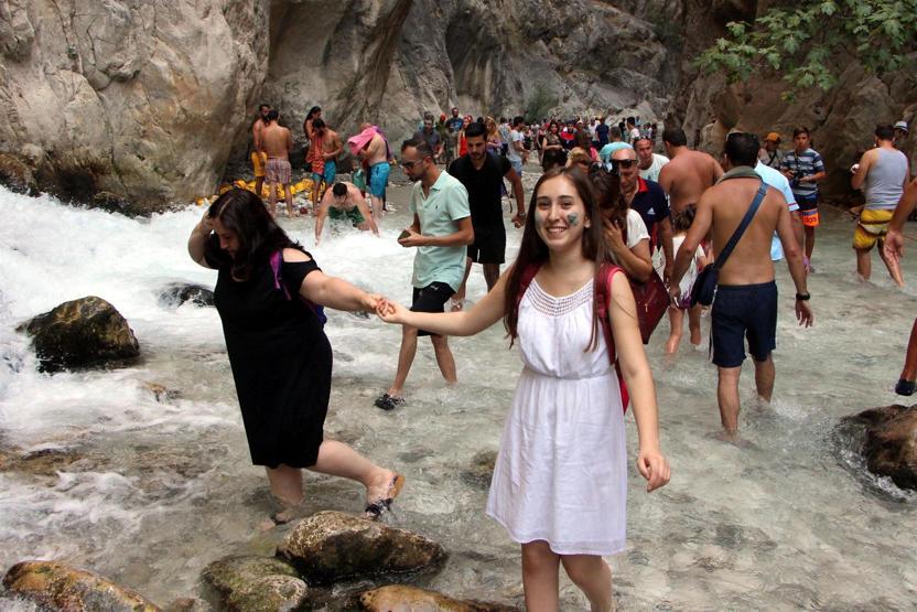 Dünyaca ünlü kanyonda bayram izdihamı: 9 günde 50 bin kişi