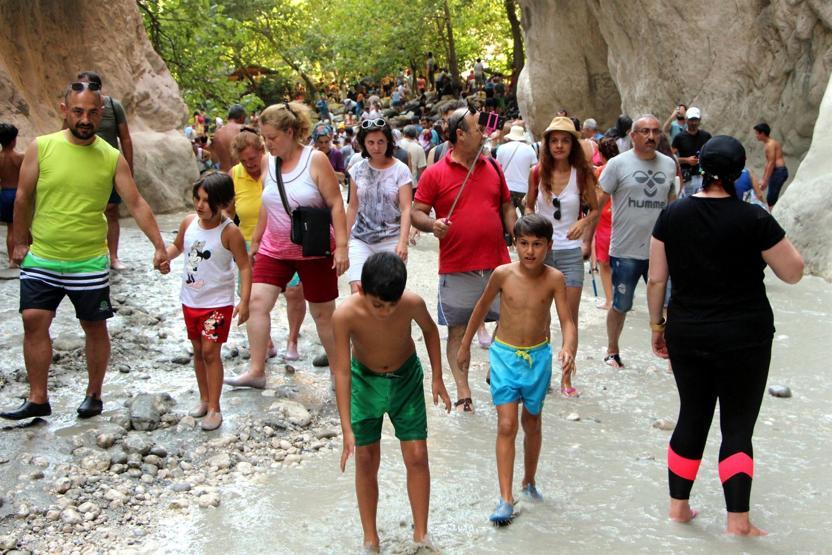 Dünyaca ünlü kanyonda bayram izdihamı: 9 günde 50 bin kişi