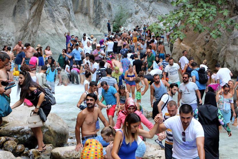 Dünyaca ünlü kanyonda bayram izdihamı: 9 günde 50 bin kişi