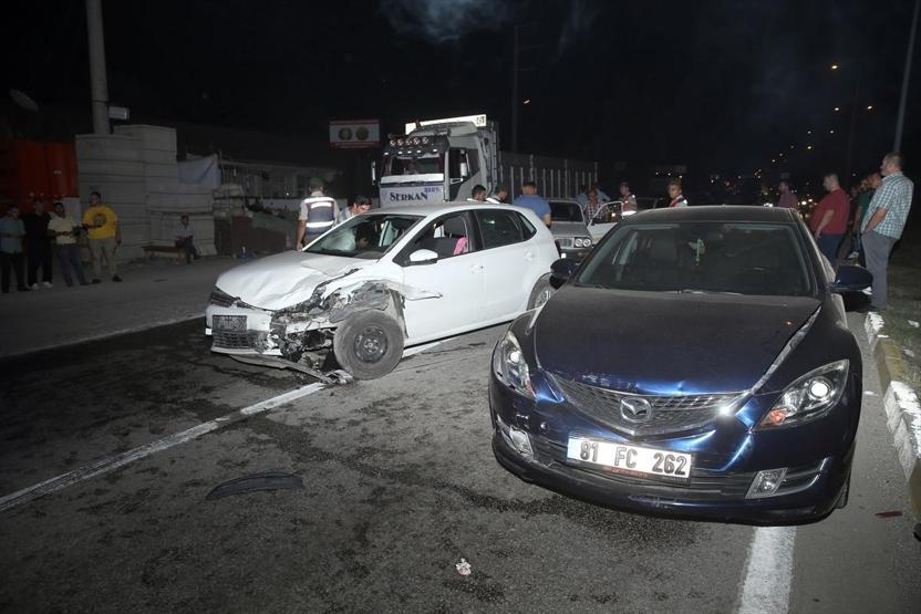 Düzcede 4 araçlık zincirleme kaza: 8 yaralı