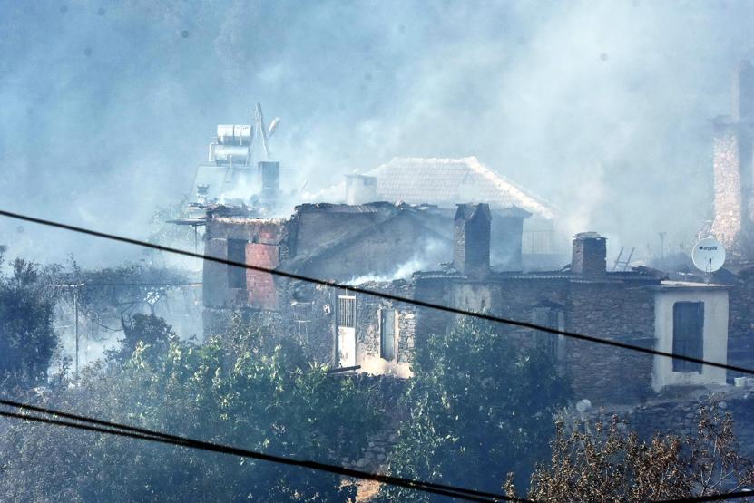 Son dakika... Muğlada yangın dehşeti... Evler kül oldu