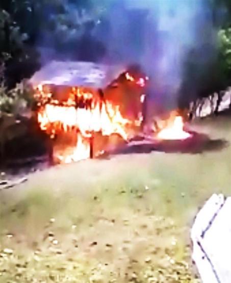 Köylü, yangını kendi itfaiye aracıyla söndürdü