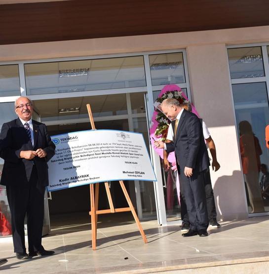 Atatürk Lisesi, valiliğe Atatürk büstsüz teslim edildi