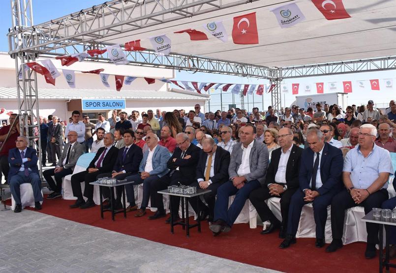 Atatürk Lisesi, valiliğe Atatürk büstsüz teslim edildi