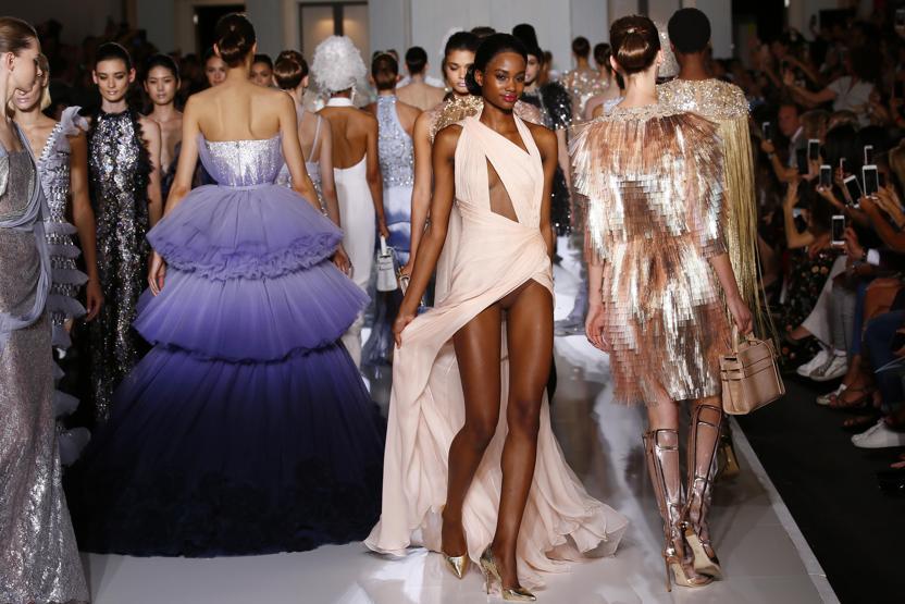 İki moda şirketinden podyumda devrim gibi karar: 34 beden altındaki mankenlerle çalışmayacaklar