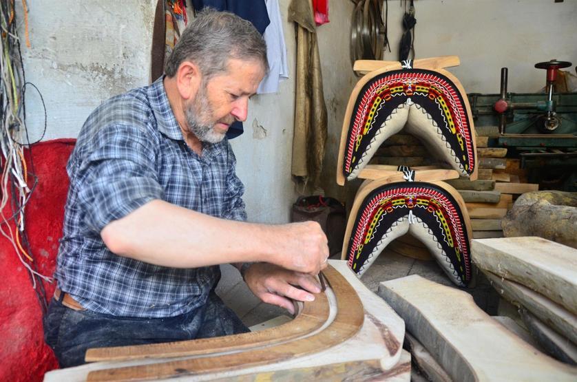 Semerleri artık süs eşyası olarak üretiyor
