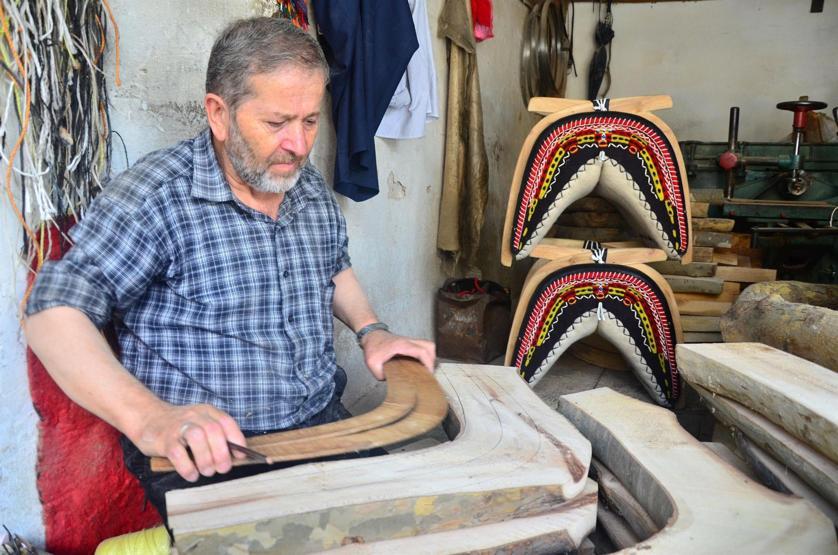 Semerleri artık süs eşyası olarak üretiyor
