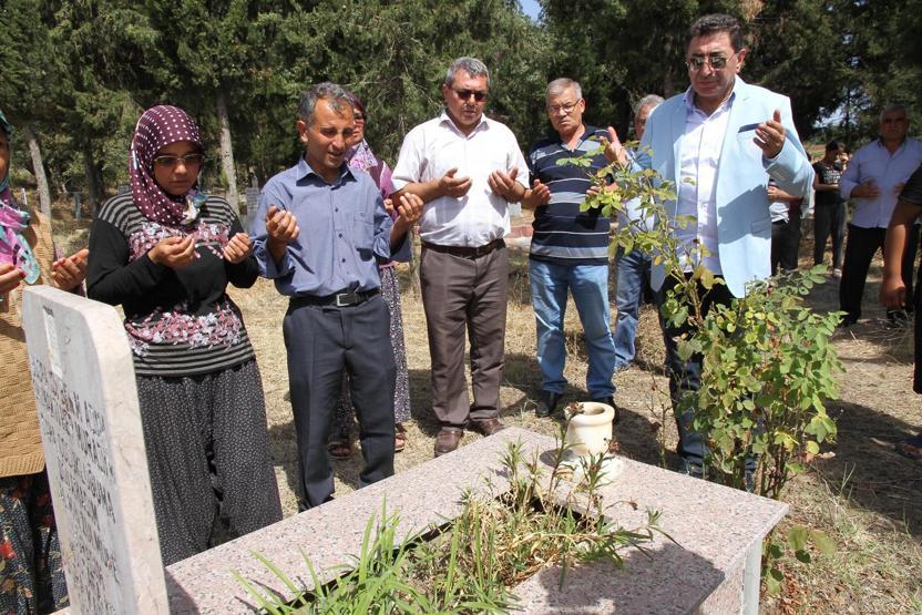 Kuzenlerin katilleri 11,5 yıl sonra yakalanınca aileler mezarlığa koştu