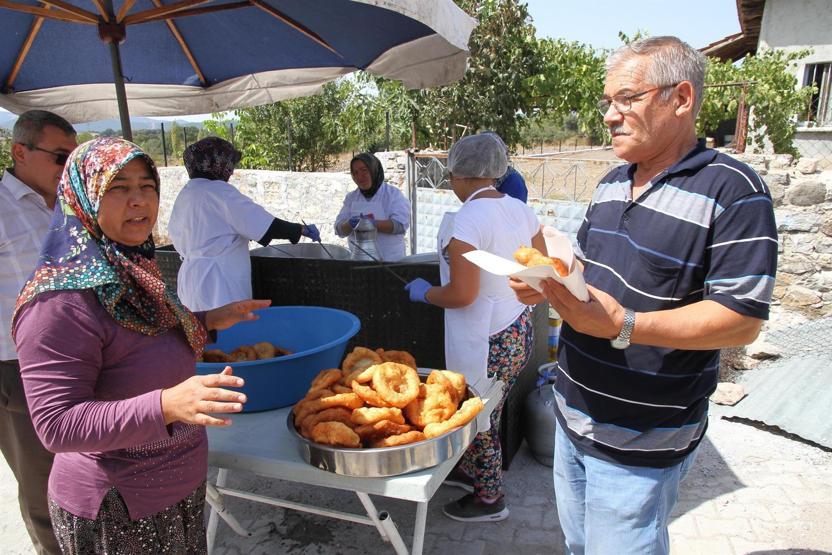 Kuzenlerin katilleri 11,5 yıl sonra yakalanınca aileler mezarlığa koştu