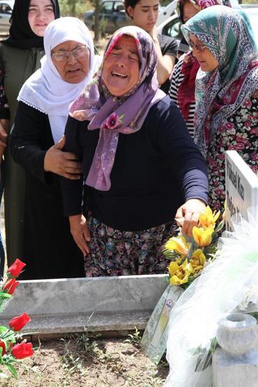 Kuzenlerin katilleri 11,5 yıl sonra yakalanınca aileler mezarlığa koştu