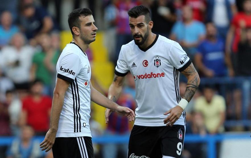 Oğuzhan Özyakup sosyal medyayı salladı