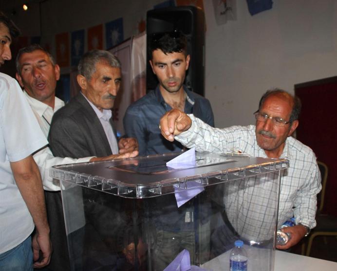 AK Parti kongresinde gerginlik