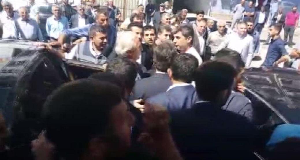 AK Parti kongresinde gerginlik
