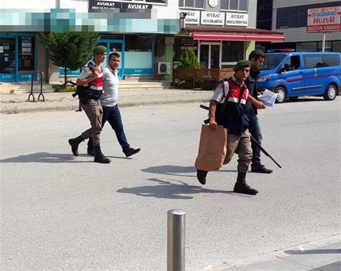 Eski polis, Fetullah Gülene küfretti diye babasını vurdu