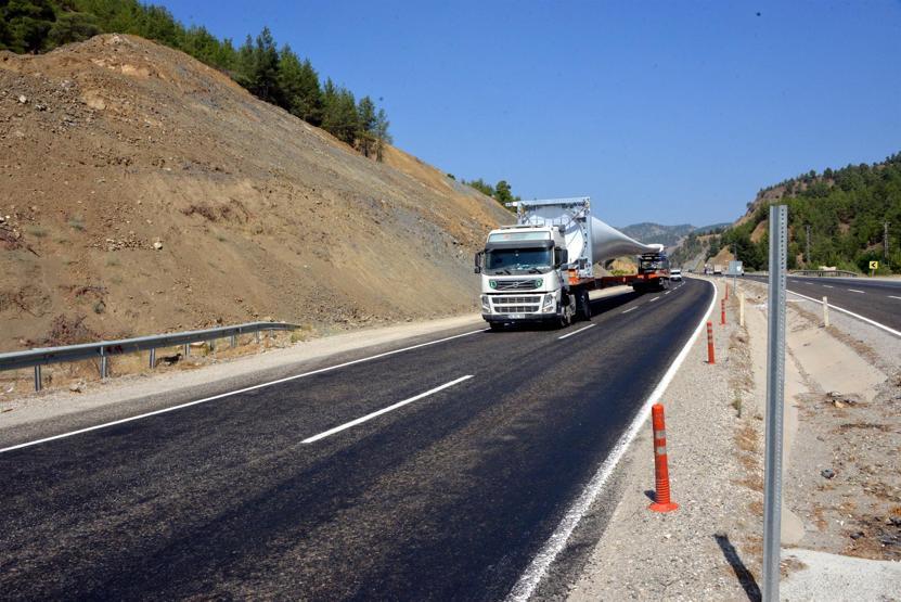 Polis bazen yol da kapattı... 12 saatlik yolu, 4 günde gittiler