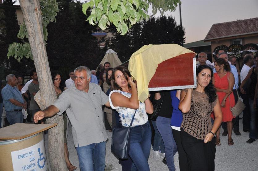 HDP’li Aysel Tuğlukun annesinin cenazesine saldırı