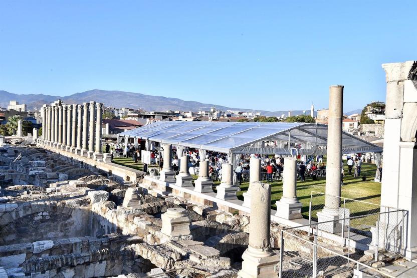 1500 yıl sonra bir ilk Roma dönemi giysileri giymiş canlı mankenler karşıladı
