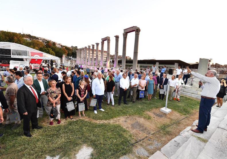 1500 yıl sonra bir ilk Roma dönemi giysileri giymiş canlı mankenler karşıladı